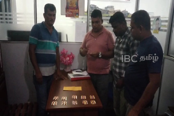 காவல்துறைக்கு கிடைத்த இரகசிய தகவல்: யாழில் கைதான இருவர் | Two Arrested With Drug Pills In Jaffna