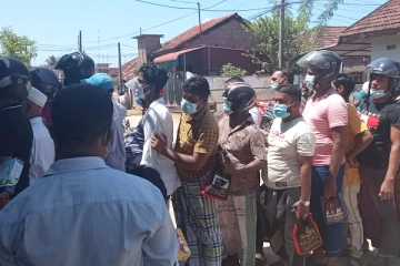 காத்தான்குடியில் பதுக்கி வைத்திருந்த பால்மா பக்கட்டுக்கள் மீட்பு