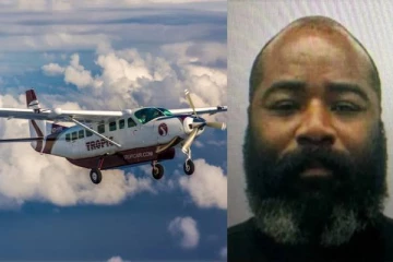 கத்தி முனையில் விமானத்தை கடத்த முயற்சி - நடுவானில் சுட்டுக்கொன்ற பயணி