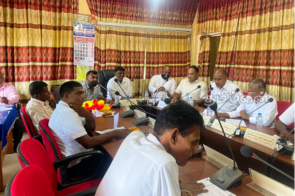 மண்முனை தென் எருவில் பற்று பிரதேச செயலாளருக்கு எதிராக தீர்மானம் நிறைவேற்றம் (Photos) | New Secretary Batticaloa Pradeshiya Sabha