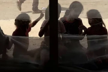 காசாவில் ஏற்பட்டுள்ள அவல நிலை... முடிகளை வெட்டி கொள்ளும் சிறுமிகள்! என் தெரியுமா?