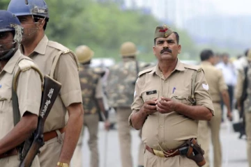 சிறுமிகளை பாலியல் வன்கொடுமை செய்த பாதிரியார் மற்றும் அவரது மனைவி கைது (Video)