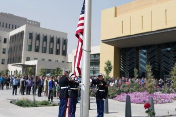அமெரிக்க தூதரகத்தில் இறக்கப்பட்ட  தேசியக்கொடி; ஊழியர்கள் வெளியேற்றம்!