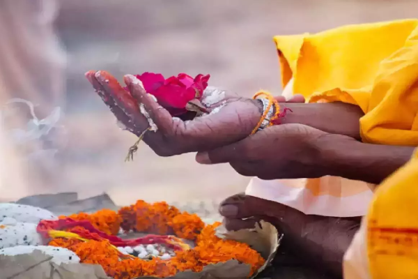 முன்னோர்களின் ஆசி கிடைக்கும் ஆடி அமாவாசை; பாவங்கள் போக இப்படி வழிபடுங்கள்! | Aadi Amavasya 2025 July 24 Pitru Blessings