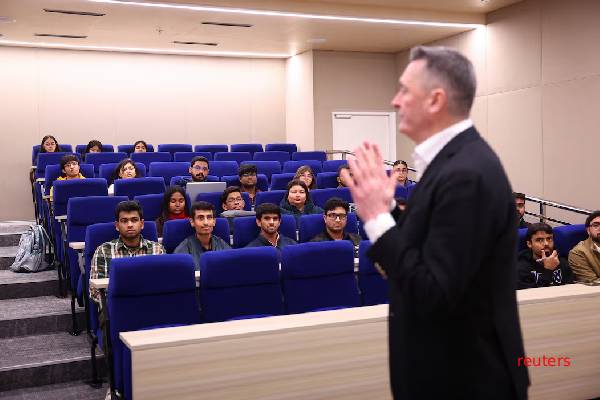 உள்நாட்டில் கடும் நெருக்கடி... இந்தியாவில் செயல்படத் தொடங்கிய பிரித்தானியப் பல்கலைக்கழகங்கள் | Uk Universities Set Up In India