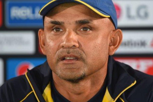 தேசிய கிரிக்கெட் வீரர்களுக்கு சமூக ஊடகத் தடை அவசியம்! முன்னாள் கிரிக்கெட் வீரர் வலியுறுத்து | Social Media Ban Necessary For National Cricketers