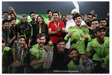 பார்வையாளர்கள் இன்றி நடத்தப்படும் பாகிஸ்தான் சூப்பர் லீக்: என்ன காரணம்?