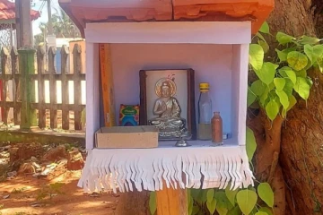 யாழில் இரவோடு இரவாக திடீரென முளைத்த புத்தர் வந்தவேகத்தில் திரும்பினார்! (Photos)