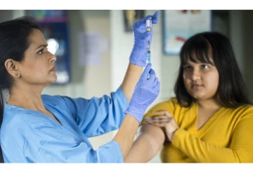 நாடு முழுவதும் இன்று முதல் 15 - 18 வயதினருக்கு கொரோனா தடுப்பூசி - பணிகள் மும்முரம்