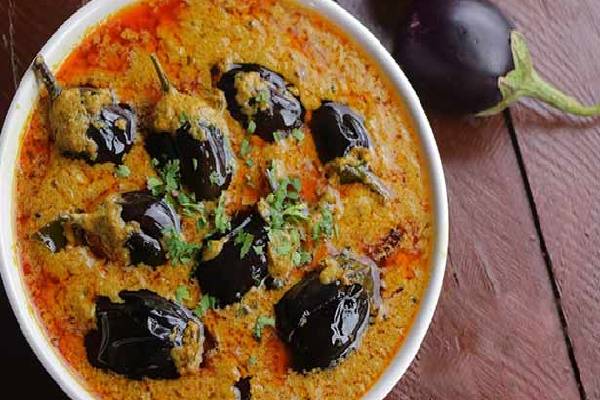 பார்த்தாலே பசி எடுக்கும் எண்ணெய் கத்ரிக்காய் குழம்பு! | Ennai Kathirikai Kulambu Recipe