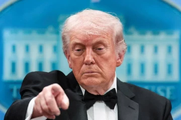 ඩොනල්ඩ් ට්‍රම්ප් යකා නටයි - ලොක්කෝ 22ක් සේවයෙන් එලවයි