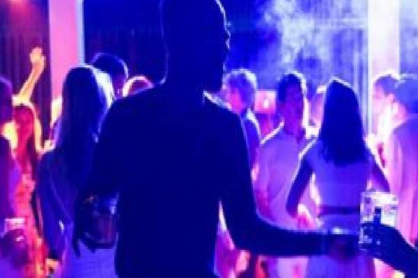 பேஸ்புக் களியாட்டத்தில் அரசியல் அதிர்ச்சி ; கைதானவர்களில் NPP முக்கியஸ்தரின் மகளும் பட்டியலில் | Facebook Extravaganza Npp Daughter Among Arrested பேஸ்புக் களியாட்டத்தில் அரசியல் அதிர்ச்சி ; கைதானவர்களில் NPP முக்கியஸ்தரின் மகளும் பட்டியலில் | Facebook Extravaganza Npp Daughter Among Arrested