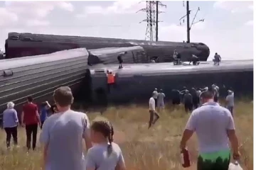 100 යක් තුවාල ලැබූ අති බිහිසුණු දුම්රිය අනතුර..(VIDEO)