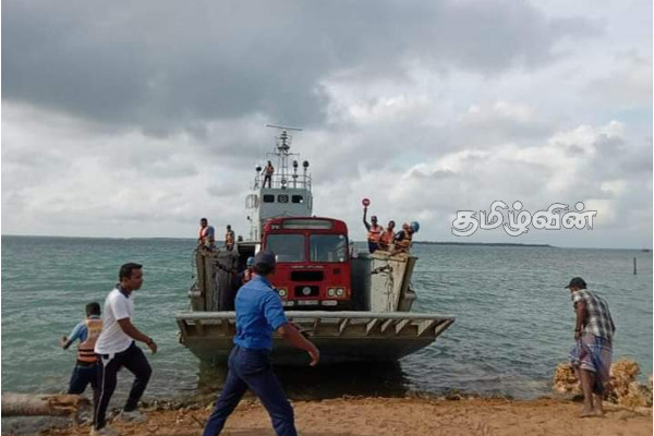 அனலைதீவு மக்களின் போக்குவரத்திற்காக பேருந்து வழங்கி வைப்பு (PHOTOS) | Provision Bus Transportation Analaithivu People