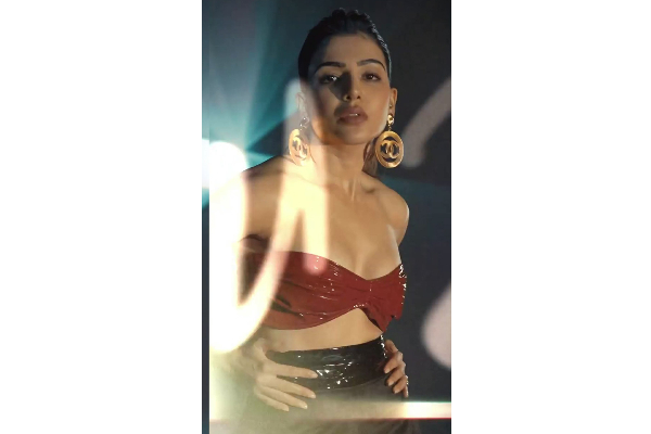 இணையத்தை பற்ற வைத்த நடிகை சமந்தா.. ரசிகர்களை ஷாக் ஆக்கிய புகைப்படங்கள் | Samantha Latest Hot Photoshoot Becomes Most Viral இணையத்தை பற்ற வைத்த நடிகை சமந்தா.. ரசிகர்களை ஷாக் ஆக்கிய புகைப்படங்கள் | Samantha Latest Hot Photoshoot Becomes Most Viral