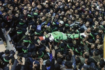 ஹமாஸ் பிரதித் தலைவரின் இறுதிச் சடங்கில் குவிந்த ஆயிரக்கணக்கானோர்