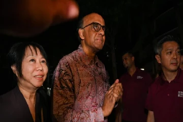 சிங்கப்பூரில் பள்ளத்தில் விழுந்த பெண்ணைக் காப்பாற்றிய இந்தியர்களுக்கு குவியும் நன்கொடைகள்