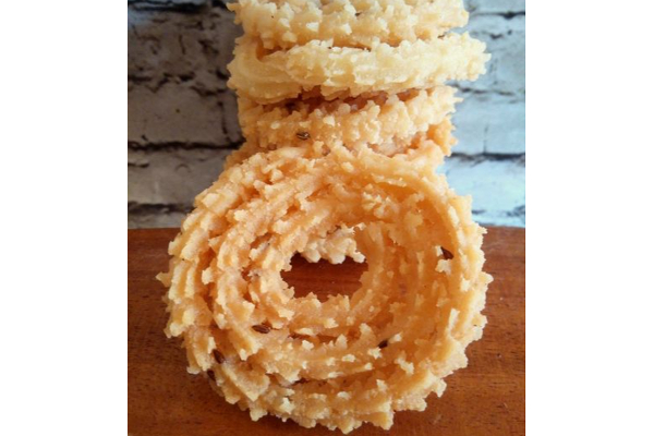 மொறு மொறுப்பான பட்டர் முறுக்கு செய்வது எப்படி? பார்த்ததும் நாவில் எச்சில் ஊற வைக்கும் சுவை | Butter Murukku Recipe In Tamil