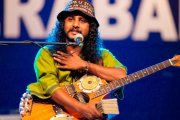 6 மாதம் தான் வாழ்வாய் என்ற மருத்துவர்கள்., இன்று 257 நாடுகளை சுற்றிய இசைக்கலைஞர்