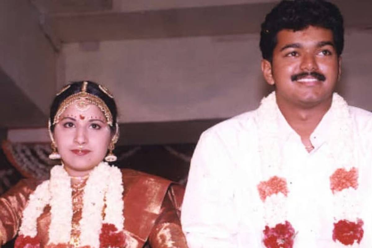 விஜய் தாய் முயற்ச்சியால் ஒன்று சேர்ந்த விஜய் சங்கீதா! குஷியில் தவெக | Chief Minister Vijay Sangeetha In The Same House விஜய் தாய் முயற்ச்சியால் ஒன்று சேர்ந்த விஜய் சங்கீதா! குஷியில் தவெக | Chief Minister Vijay Sangeetha In The Same House