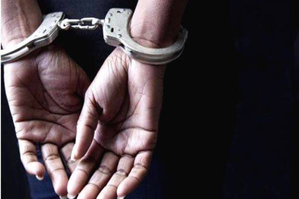 T-56 ரக துப்பாக்கி மற்றும் தோட்டாக்களுடன் பெண் ஒருவர் கைது - ஐபிசி தமிழ்