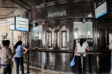 ප්‍රවේශ පත්‍ර පරික්ෂාවට බාධා කළ පුද්ගලයෙකුට සිදුවූ දේ..