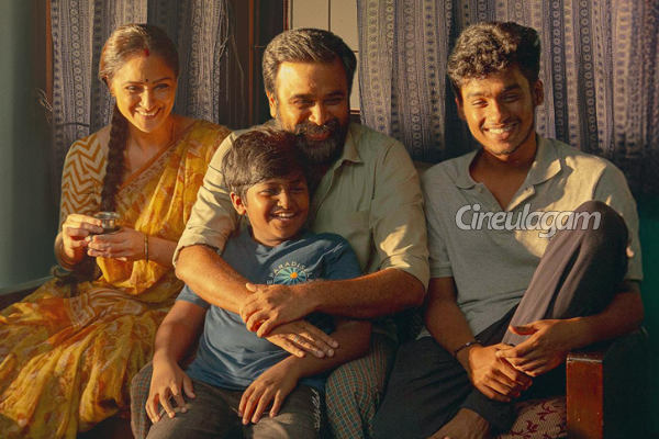 டூரிஸ்ட் பேமிலி பட இயக்குனர் அபிஷனுக்கு திருமணம் முடிந்தது... அழகிய ஜோடி போட்டோ இதோ | Tourist Family Director Abishan Gets Married