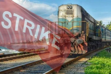 දුම්රිය සාමාන්‍යාධිකාරී ඉවත් කිරීමේ සටන තවත් උණුසුම් වෙයි- සංකේත වැඩ වර්ජනය අද මධ්‍යම රාත්‍රිය දක්වාම