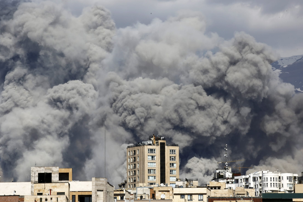 அடுத்தடுத்து தாக்கும் ஈரானின் ஏவுகணைகள் ; குறிவைக்கப்படும் ஐக்கிய அரபு அமீரகத்தின் முக்கிய கட்டமைப்புகள் | Key Structures Of The Uae To Be Highlighted