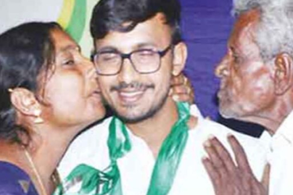 தேர்வில் பல்கலைக்கழக அளவில் முதலிடம் பிடித்து விவசாயி மகன் சாதனை | Farmer Son Achievement Topping University Exam