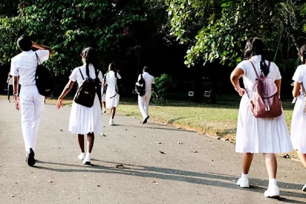 பரீட்சைக்கு அச்சமடைந்து மாணவி எடுத்த விபரீத முடிவு | Exam Fear Girl Took Wrong Decision