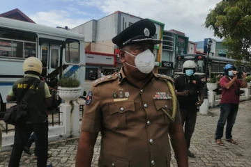 மட்டக்களப்பு நகர்ப் பகுதியில் சுகாதார நடைமுறைகளைப் பின்பற்றாத பலர் கைது