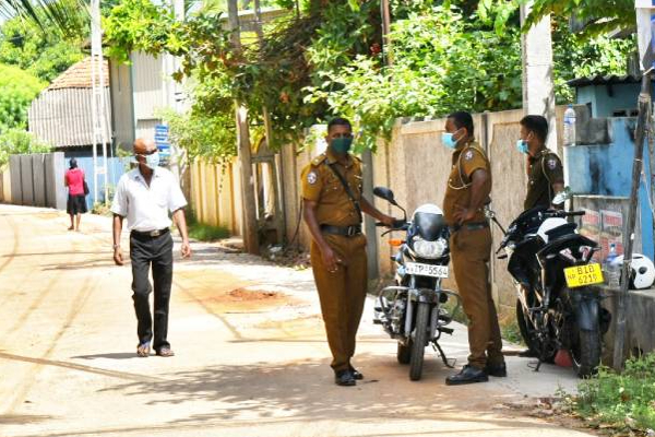 யாழில் கூரியர் சேவையாளர் ஒருவர் மீது சரமாரி தாக்குதல்! | Ilavalai Attack On A Courier Service In Jaffna