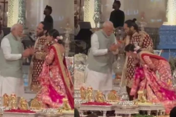 அம்பானி வீட்டு திருமணத்தில் மணமக்களை வாழ்த்திய பிரதமர் மோடி: வெளியான புகைப்படம்