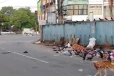 கழிவுகளால் துர்நாற்றம்; பாதசாரிகள், பொதுமக்கள் பெரும் அவதி