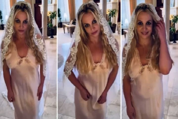 3 திருமணமும் தோல்வி; நான்காவதாக தன்னைத்தானே திருமணம் செய்த பிரபல பாடகி!