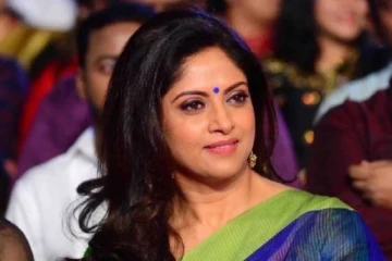 54 வயசுலையும் நடிகை நதியா இளைமையாக ஜொலிக்க இது தான் காரணமா? வைரல் வீடியோ!