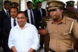 සුලු මොහොතකට පෙර හිටපු ඇමති අකිල විරාජ් කාරියවසම් අධිකරණයට