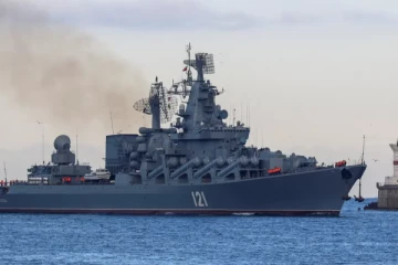 போர்க் கப்பல்களை பயன்படுத்தி உக்ரைனை பந்தாடும் ரஷ்யா!