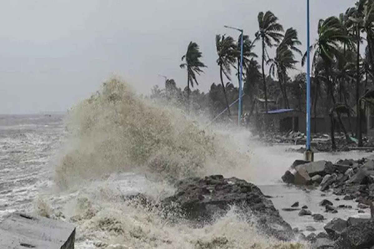அவதானமாக செயற்படவும்..! அடுத்துவரும் 24 மணிநேரத்திற்கு விடுக்கப்பட்டுள்ள சிவப்பு வானிலை | Red Weather Warning Srilanka அவதானமாக செயற்படவும்..! அடுத்துவரும் 24 மணிநேரத்திற்கு விடுக்கப்பட்டுள்ள சிவப்பு வானிலை | Red Weather Warning Srilanka