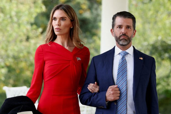 வெள்ளை மாளிகையில் நடந்த டிரம்ப் மகனின் நிச்சயதார்த்தம்: இணையத்தில் வைரலாகும் வீடியோ | Trump Son Engaged In Usa White House Viral Video