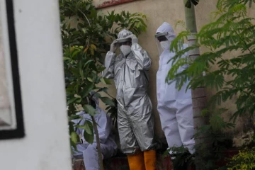 கம்பஹாவில் வீடுகளில்   20 ஆயிரம் கோவிட்  தொற்றாளர்கள்!