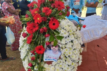 வவுனியாவில் வெட்டி படுகொலை செய்யப்பட்ட சுகந்தனின் இறுதி அஞ்சலி நிகழ்வு! (படங்கள்)