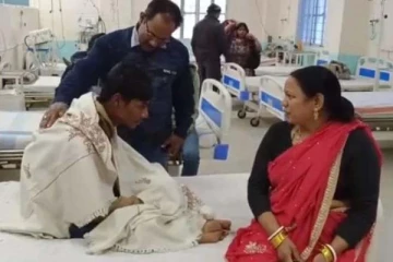 50 மாணவிகளுக்கு நடுவே சிக்கிய மாணவன்! இறுதியில் மருத்துவமனையில் சேர்ந்த அவலம்