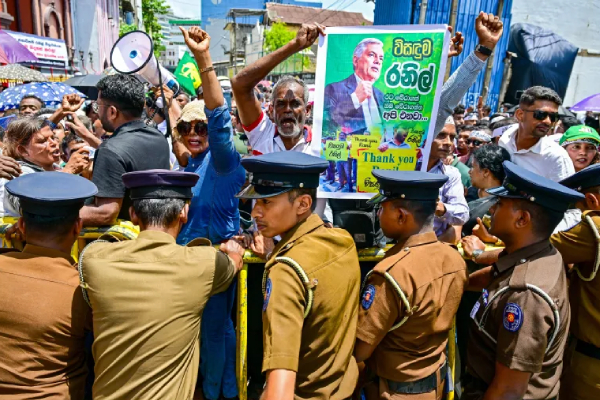 ரணிலுக்கு ஆதரவாக மக்களை திரட்டிய எதிர்க்கட்சி அரசியல்வாதிகள் சிக்கினர்! | Politicians Gathered People In Court Identified