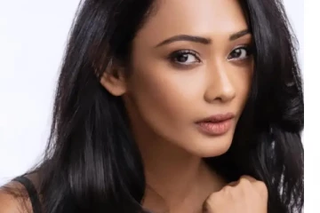 ඊයේ දවසේ මහා විනාශයේ මහ මොලකරු ගැන යුරේනි තැබූ ආන්දෝලනාත්මක සටහන මෙන්න.. (PHOTO)