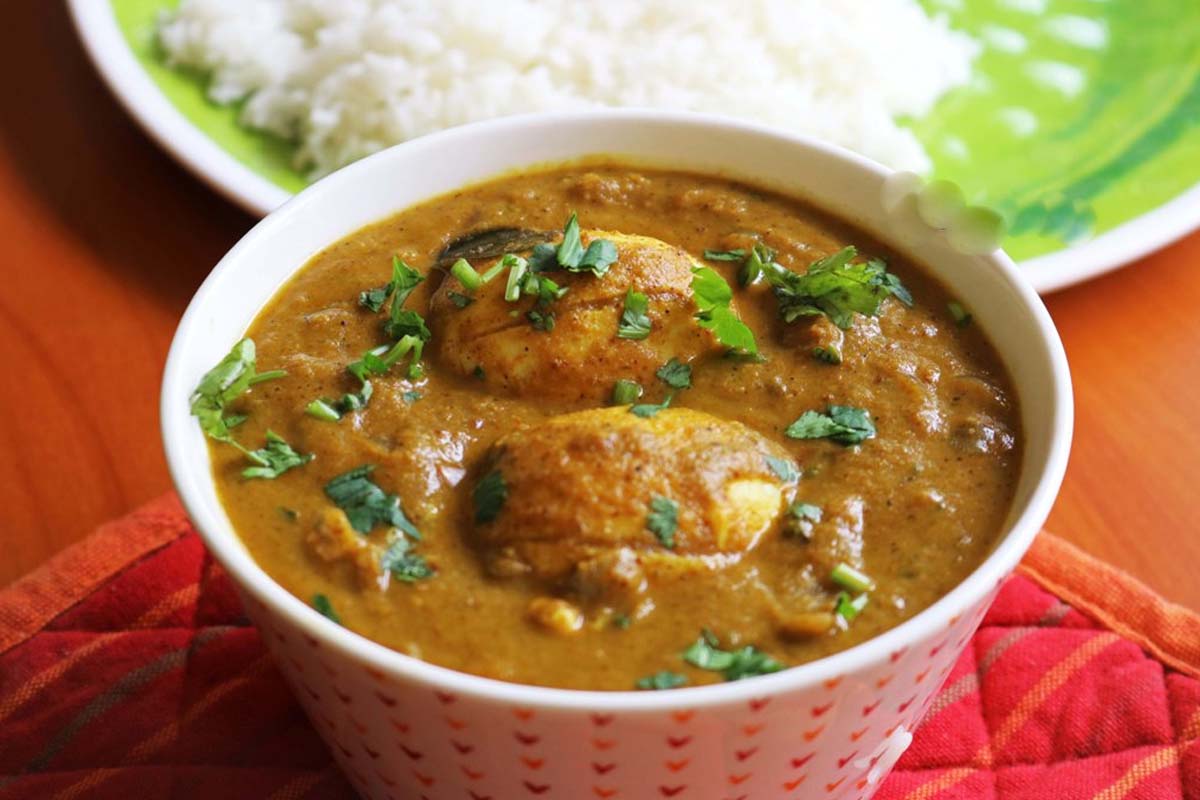 ஒருதடவை முட்டையை உடைத்து ஊற்றி குழம்பு செய்து பாருங்க! சுவை அட்டகாசமாக இருக்கும் | How To Prepare Madurai Style Muttai Kulambu Recipe