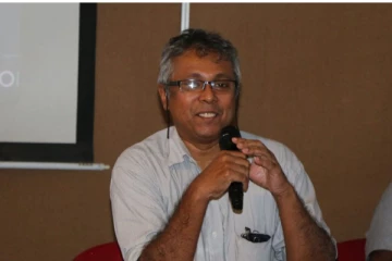 ஆளும் கட்சியினருக்கு ஒரு இடத்தில் எவ்வாறு நடந்து கொள்வது என்பது கூட தெரியாது