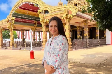 யாழ் நல்லூர் கந்தசுவாமி ஆலயத்திற்கு விஜயம் செய்த ஆண்ட்ரியா