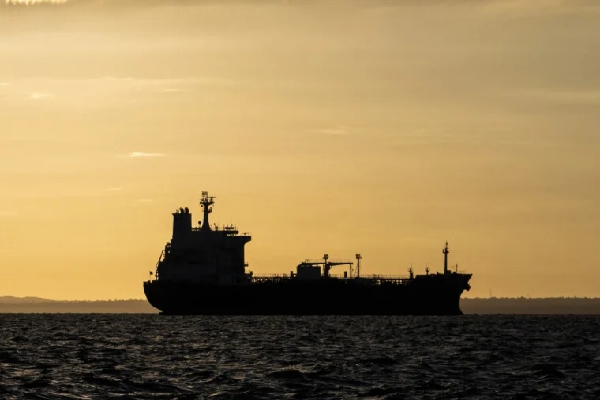 வெனிசுலாவின் மற்றுமொரு கப்பலை கைப்பற்றியது அமெரிக்கா | Us Seizes Another Oil Tanker Linked To Venezuela வெனிசுலாவின் மற்றுமொரு கப்பலை கைப்பற்றியது அமெரிக்கா | Us Seizes Another Oil Tanker Linked To Venezuela